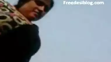 Punjabi jatti aunty sucking penis of neighbor